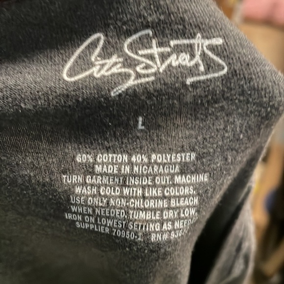 City Struts Queen of the‎ Wild Grey Pink Tee Shirt Size Large - Picture 4 of 4